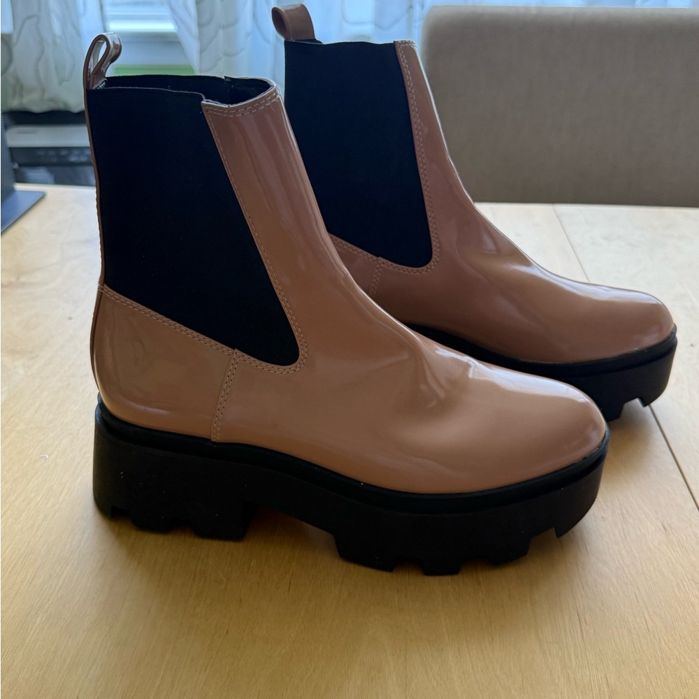 Open Edit Women's Chelsea Boots in Tan and Black